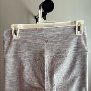 Lululemon Women’s White and Gray Heather 7/8 Leggings 10